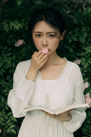 我被隔着内裤揉到高潮视频