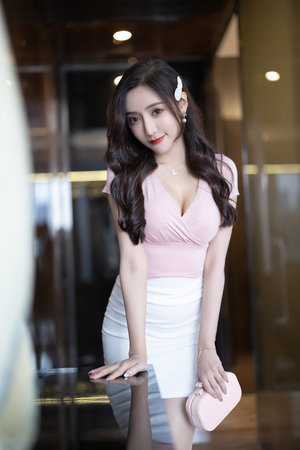 坤伸进女人的里面的视频