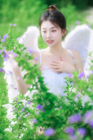 美女露臀